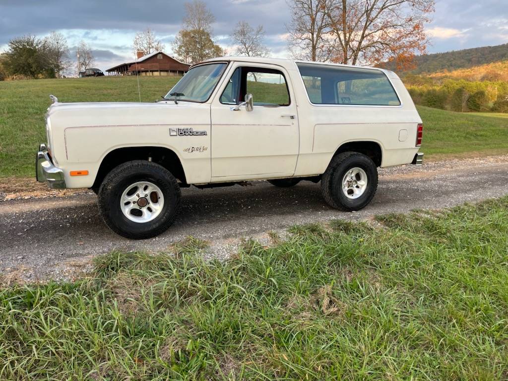 Dodge-Ram-charger-4x4-1985-1