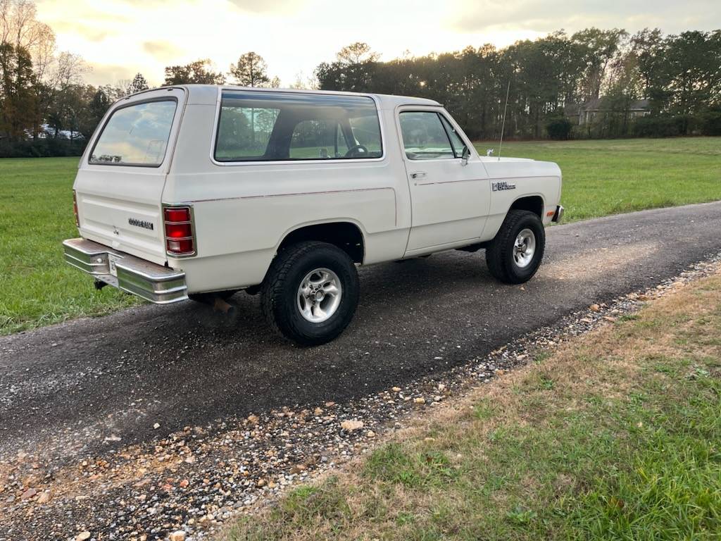 Dodge-Ram-charger-4x4-1985-2