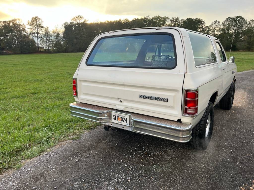 Dodge-Ram-charger-4x4-1985-5