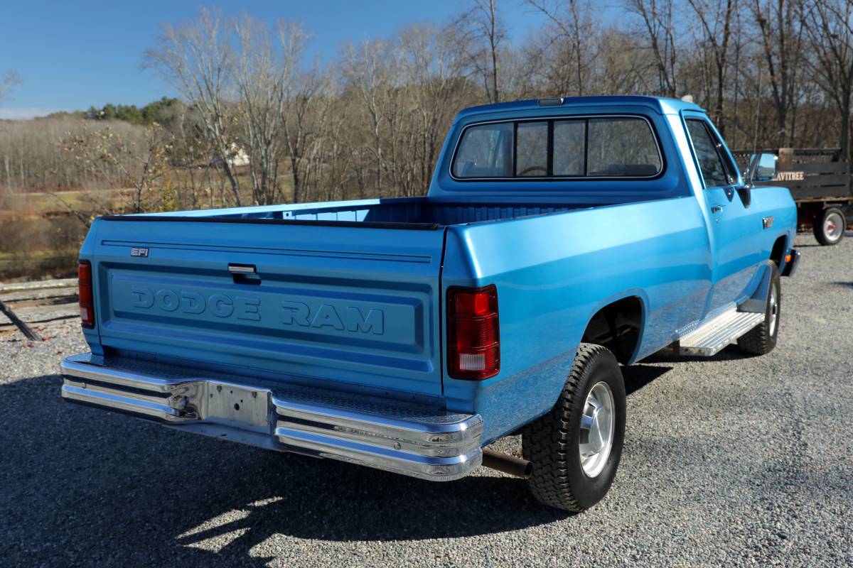 Dodge-Ram-d150-1990-1