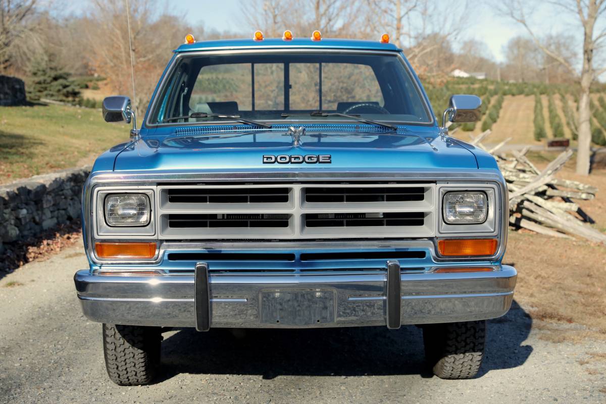 Dodge-Ram-d150-1990-10