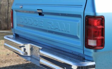 Dodge-Ram-d150-1990-11