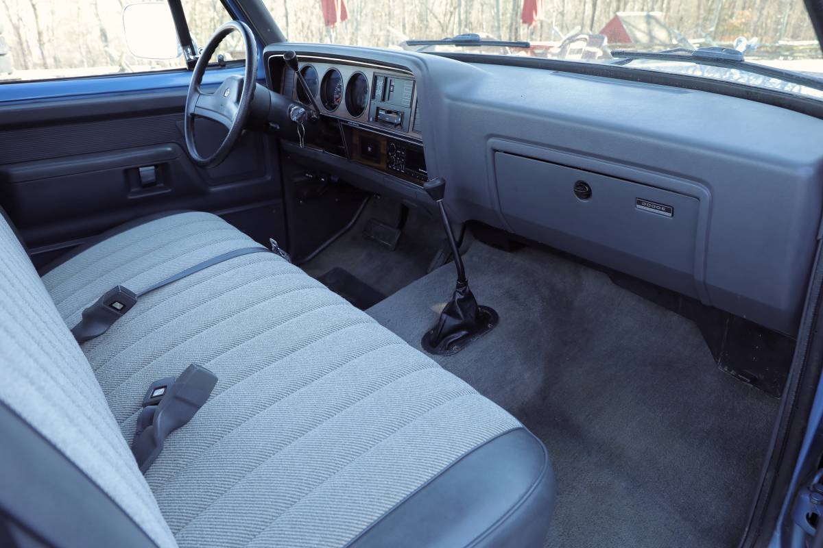 Dodge-Ram-d150-1990-13