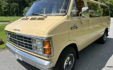 Dodge-Ram-van-1981-5