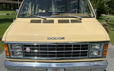 Dodge-Ram-van-1981-7