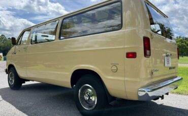 Dodge-Ram-van-1981-8