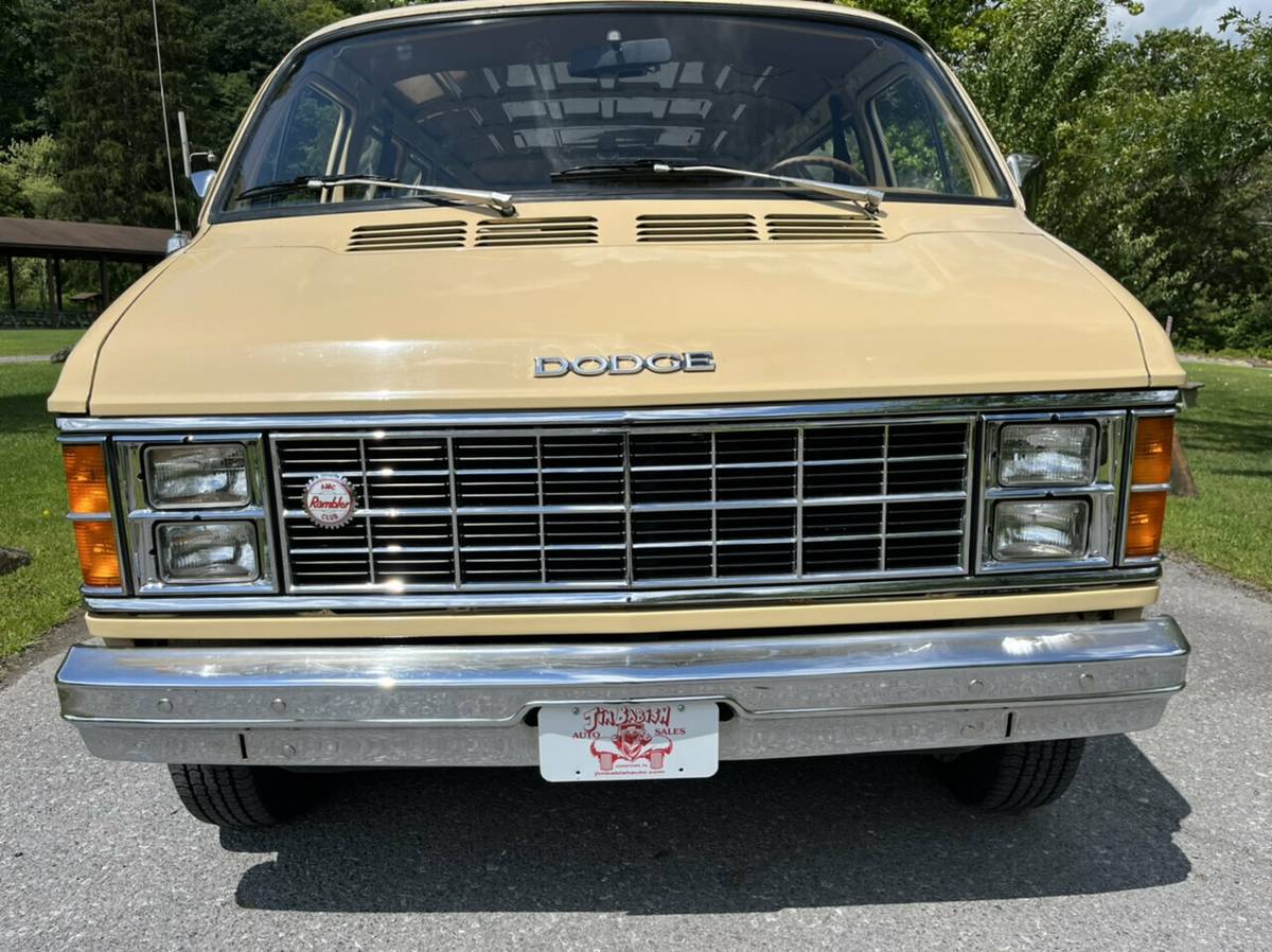 Dodge-Ram-van-1981-9