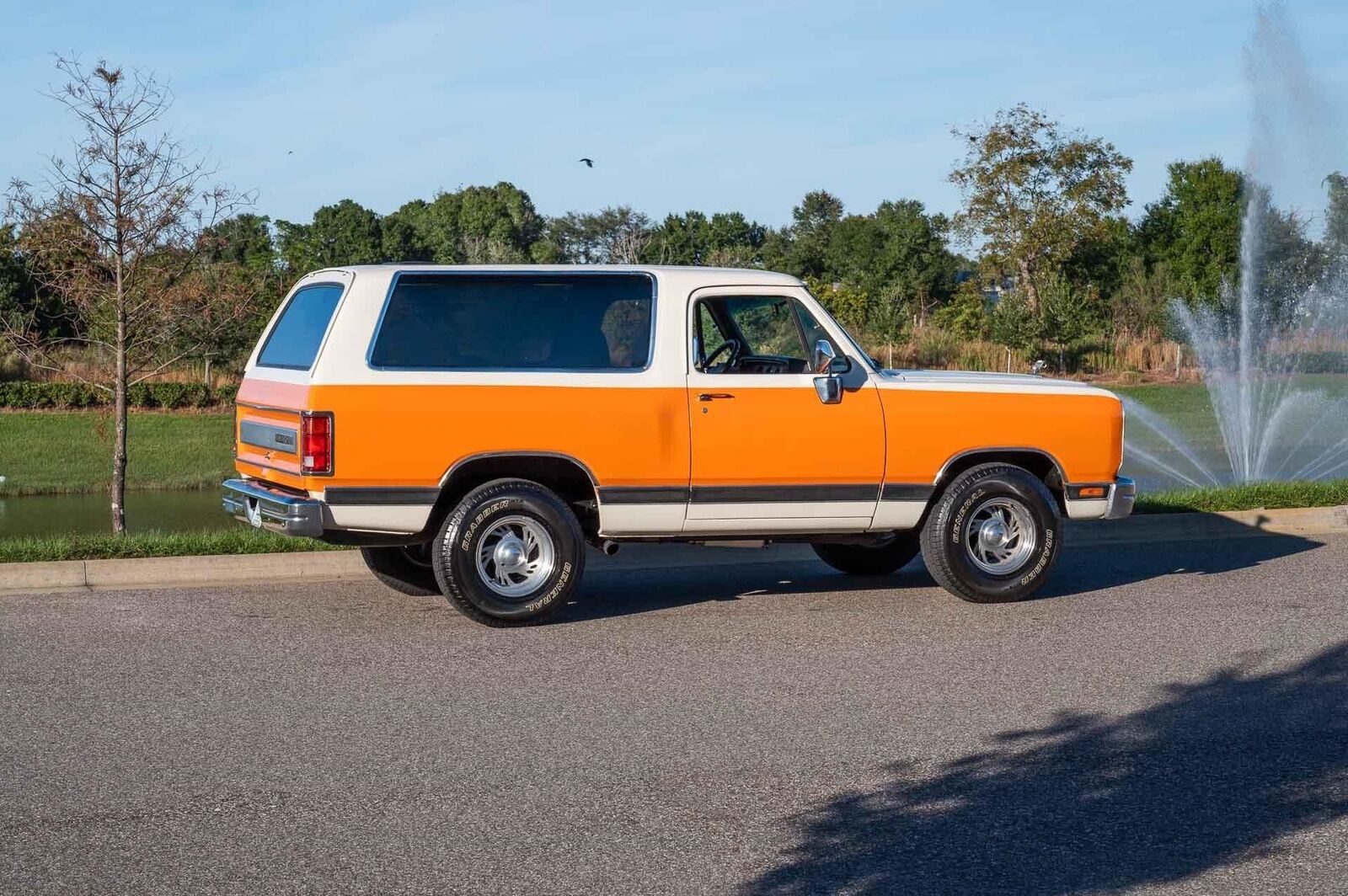 Dodge-Ramcharger-1990-29