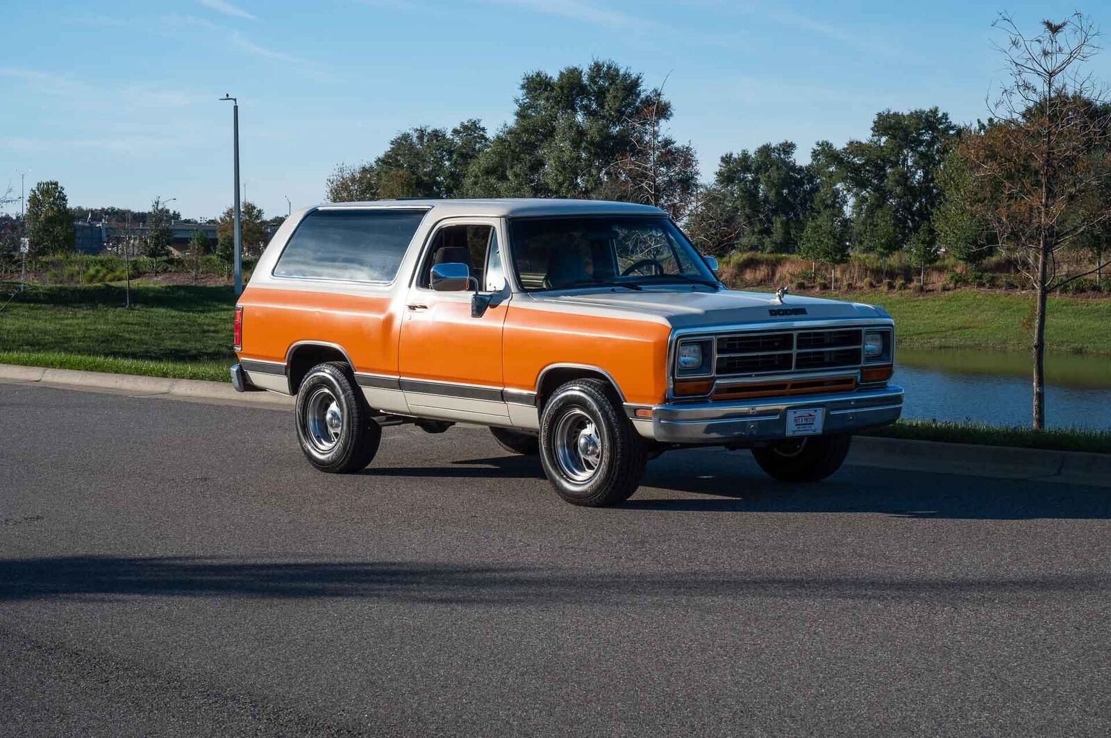 Dodge-Ramcharger-1990-32