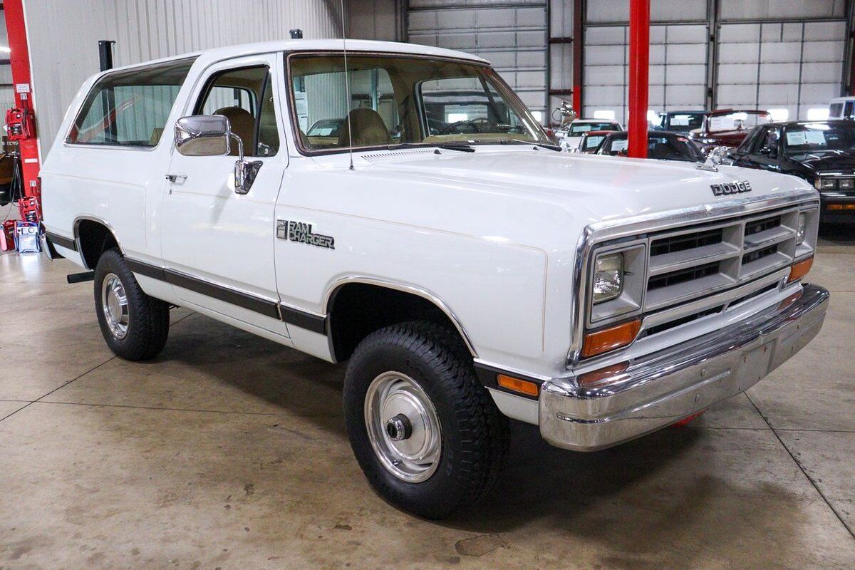 Dodge-Ramcharger-SUV-1988-10