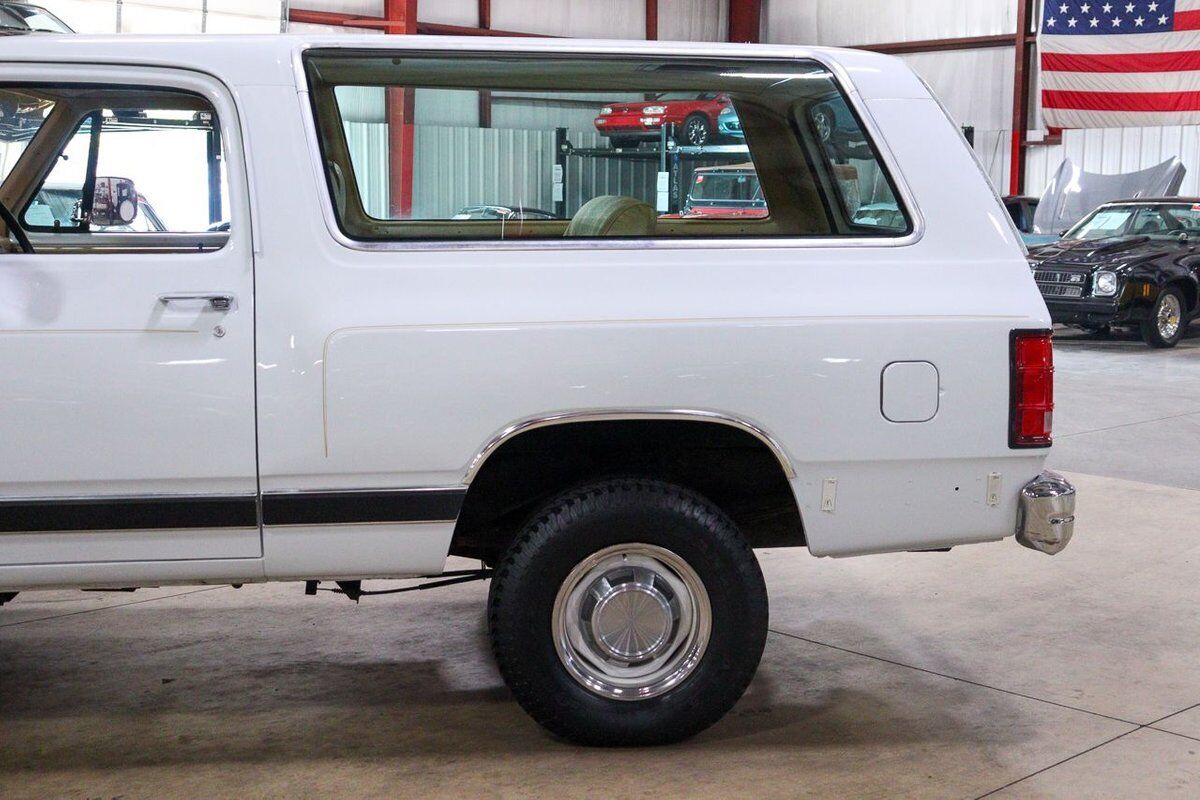 Dodge-Ramcharger-SUV-1988-3