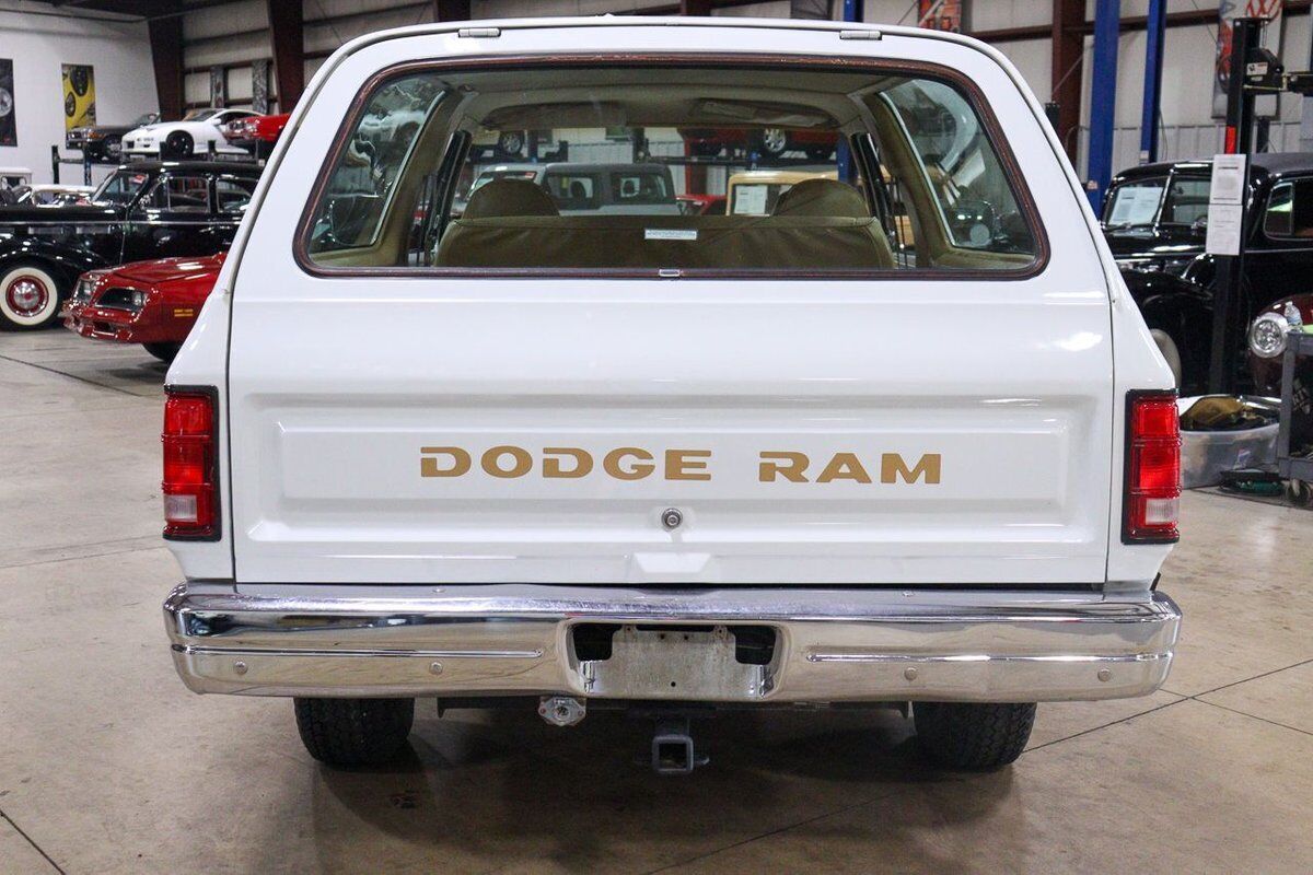 Dodge-Ramcharger-SUV-1988-5