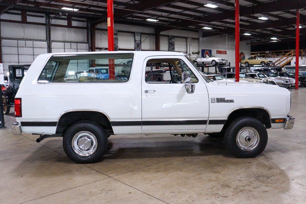 Dodge-Ramcharger-SUV-1988-8