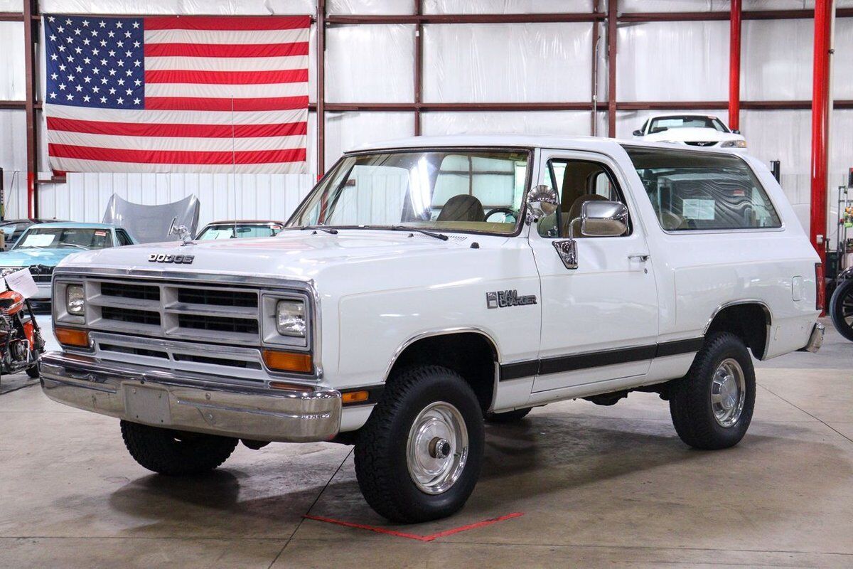 Dodge Ramcharger SUV 1988