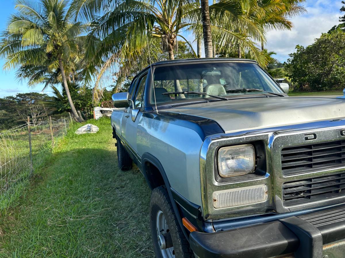 Dodge-W250-extra-cab-diesel-1993