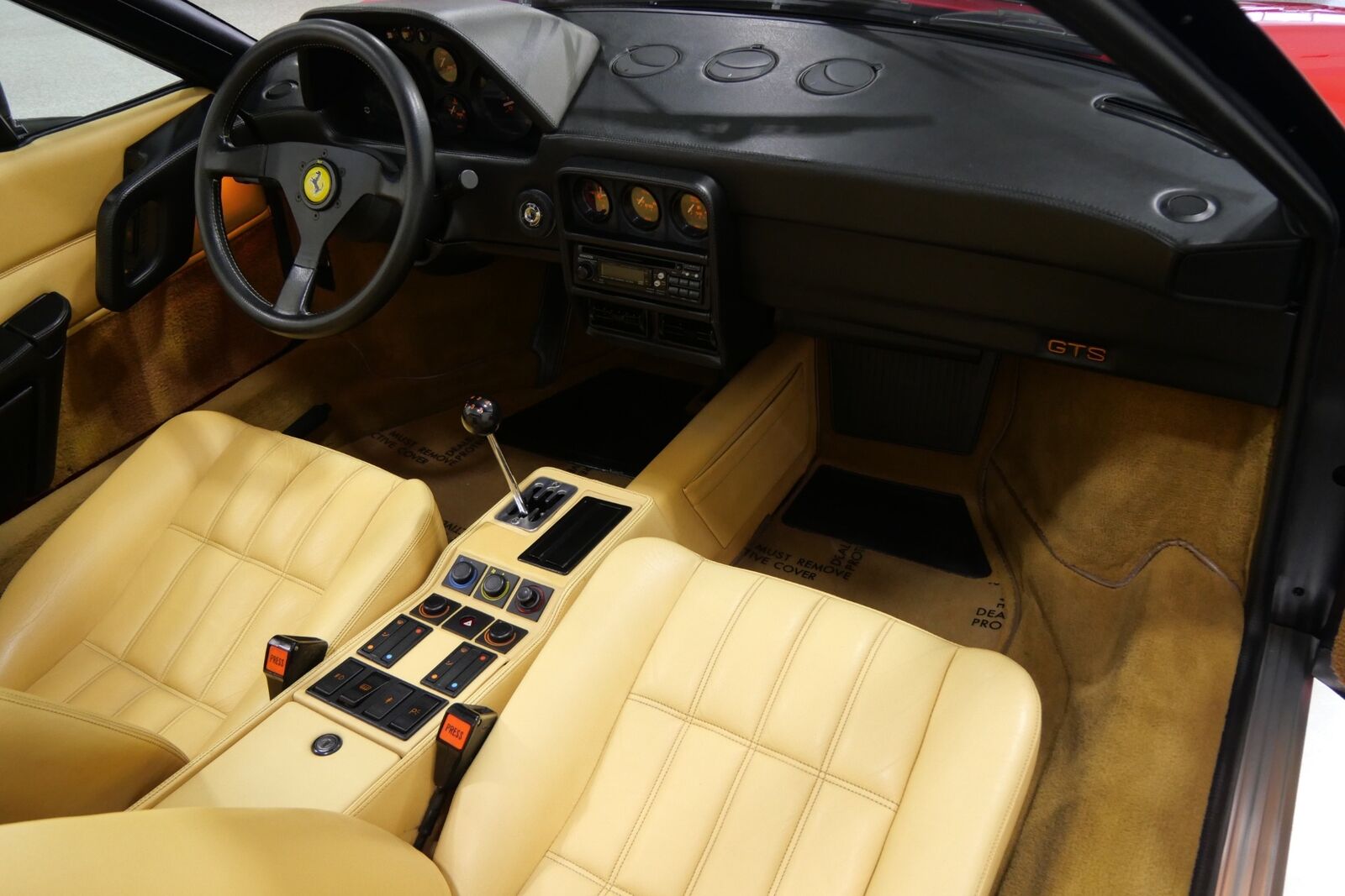 Ferrari-328-Coupe-1988-12