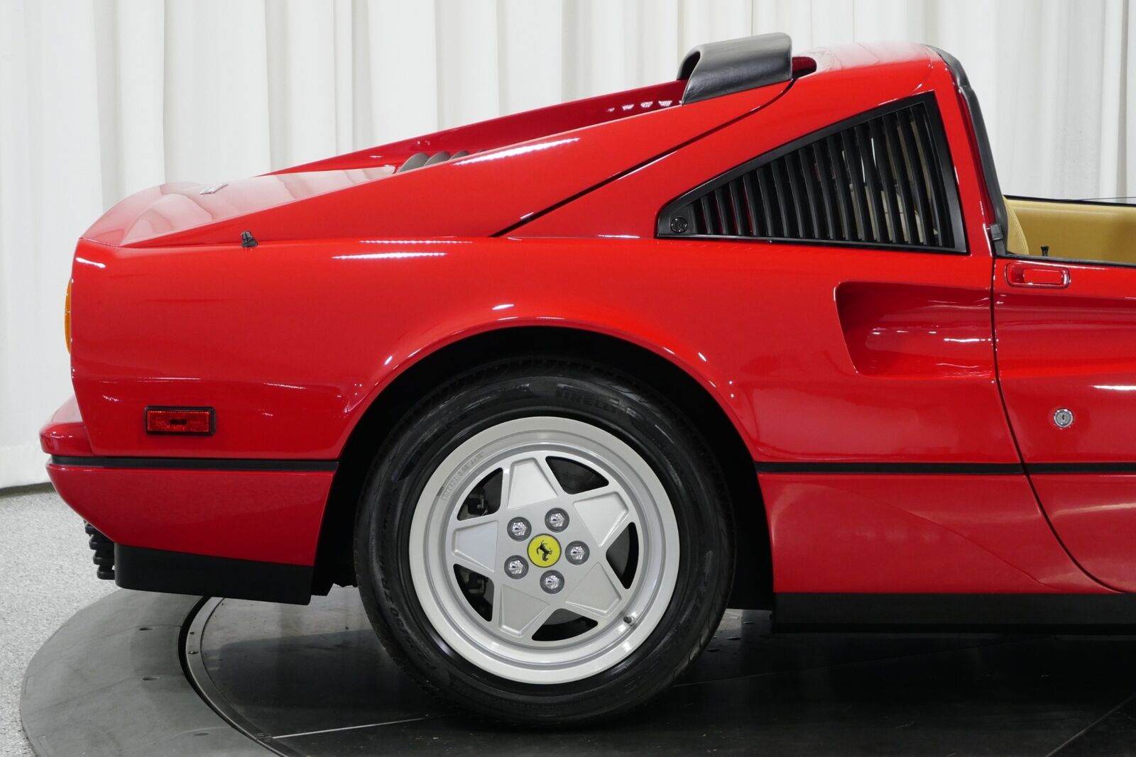 Ferrari-328-Coupe-1988-34