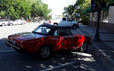 Fiat-124-spider-1977-2