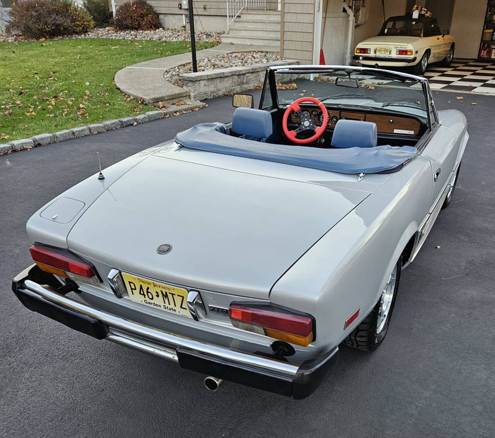 Fiat-124-spider-1981-10