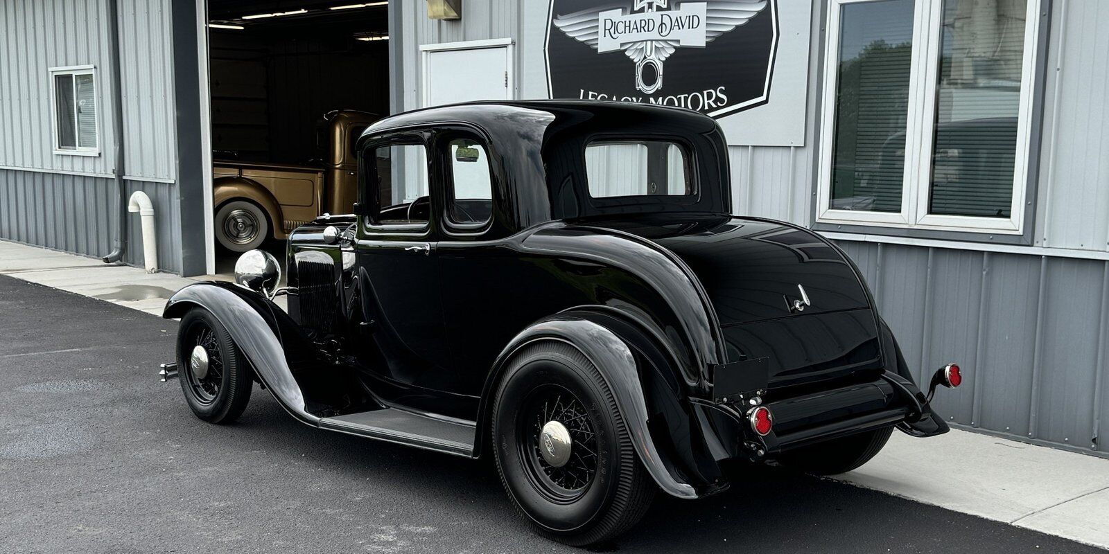 Ford-5-Window-1932-5