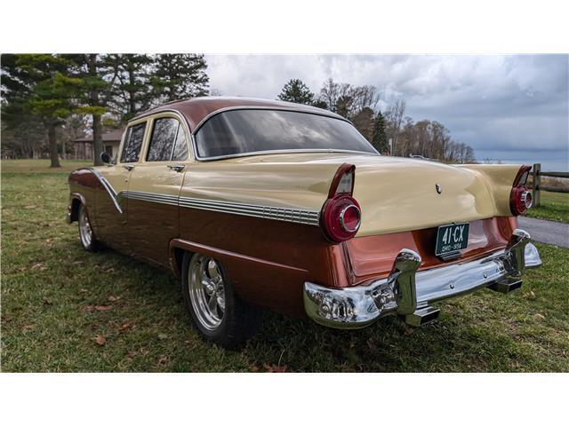 Ford-AWARD-WINNING-FAIRLANE-1956-16