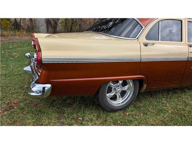 Ford-AWARD-WINNING-FAIRLANE-1956-18