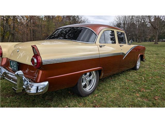 Ford-AWARD-WINNING-FAIRLANE-1956-19