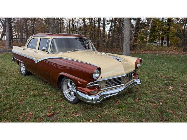 Ford-AWARD-WINNING-FAIRLANE-1956-22