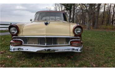 Ford-AWARD-WINNING-FAIRLANE-1956-3