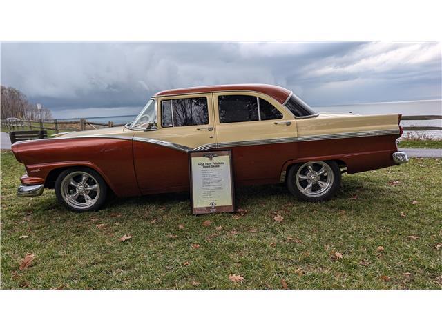 Ford-AWARD-WINNING-FAIRLANE-1956-30