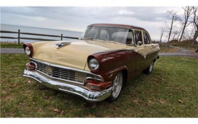 Ford AWARD WINNING FAIRLANE  1956 à vendre