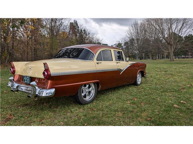 Ford-AWARD-WINNING-FAIRLANE-1956-5