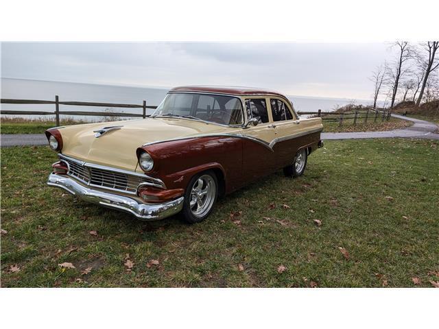 Ford-AWARD-WINNING-FAIRLANE-1956-8