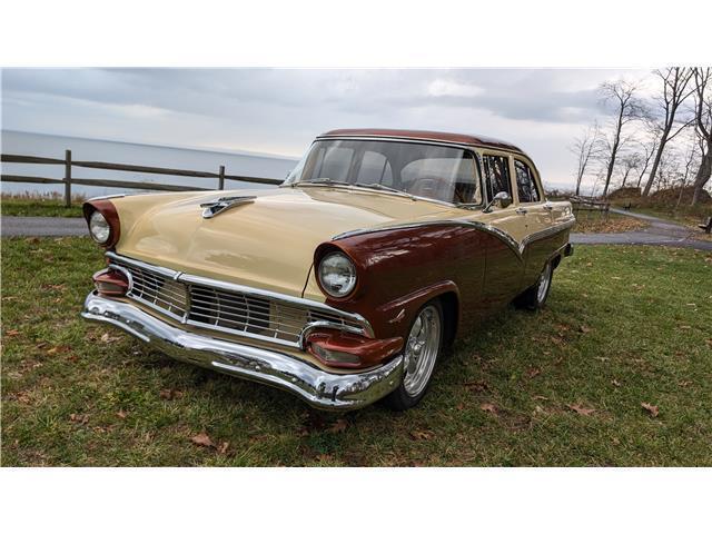 Ford AWARD WINNING FAIRLANE  1956 à vendre