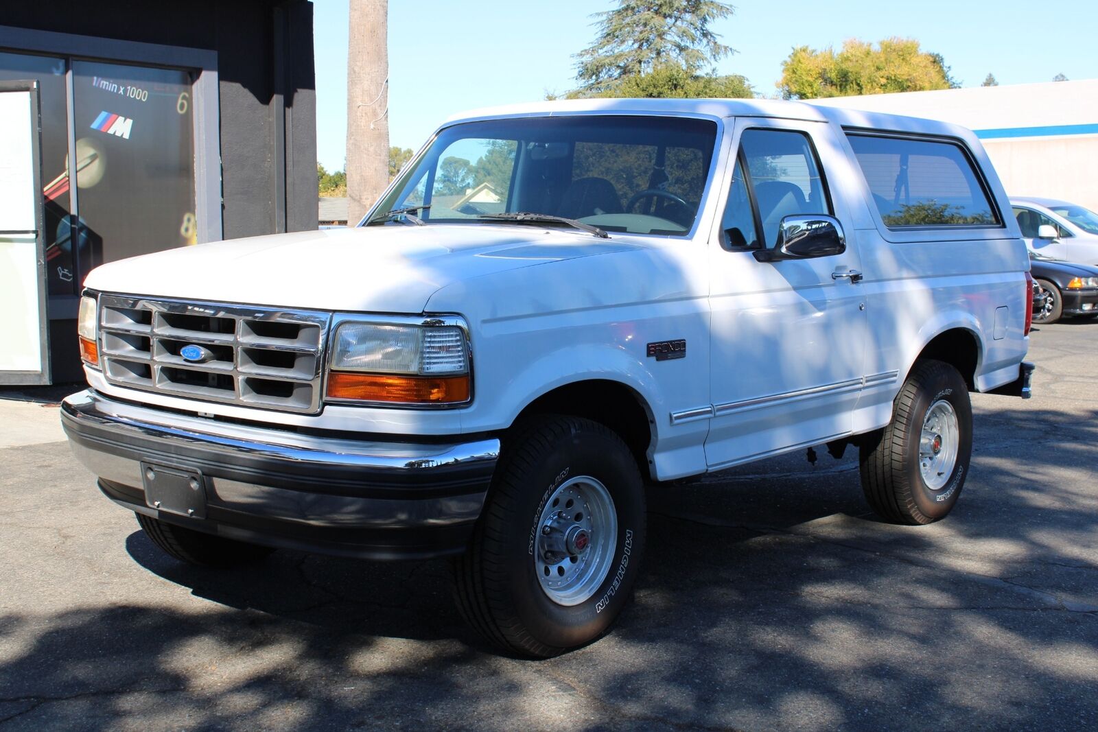 Ford-BRONCO-XLT-SUV-1993-7