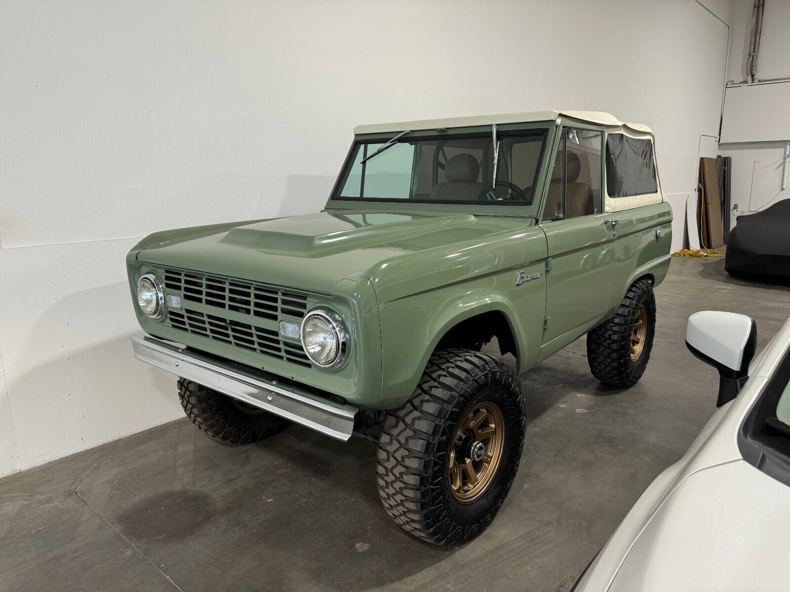 Ford-Bronco-1966-26