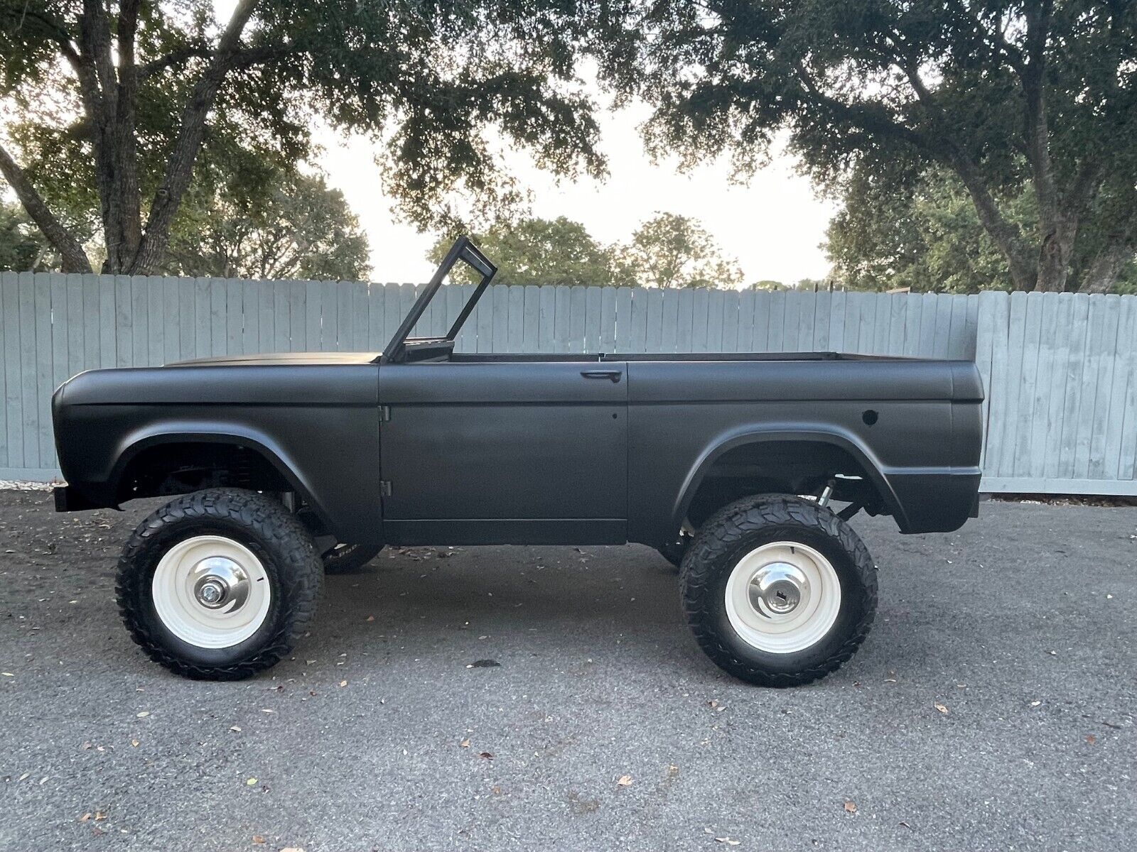 Ford-Bronco-1969-3