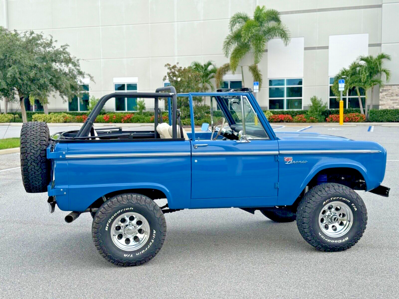 Ford-Bronco-1969-3