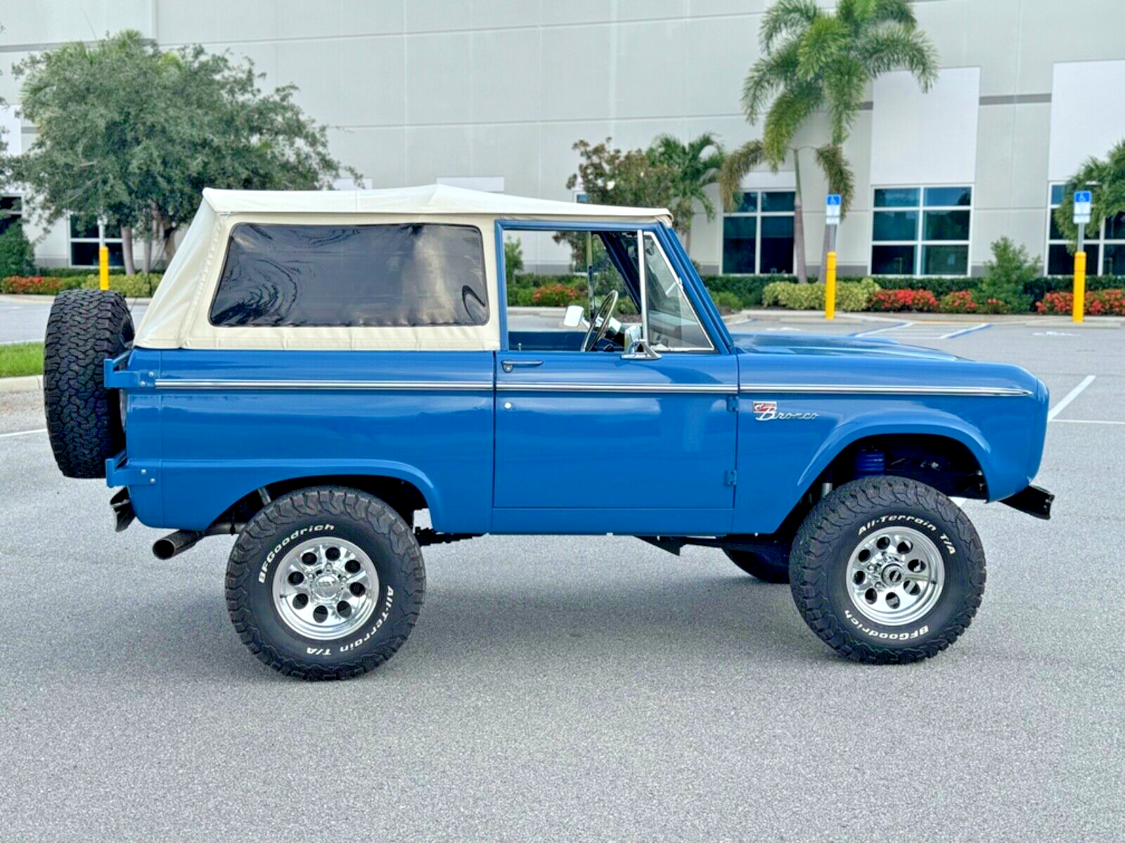 Ford-Bronco-1969-30