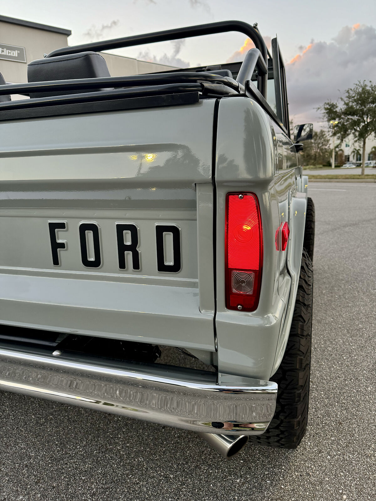 Ford-Bronco-1973-12