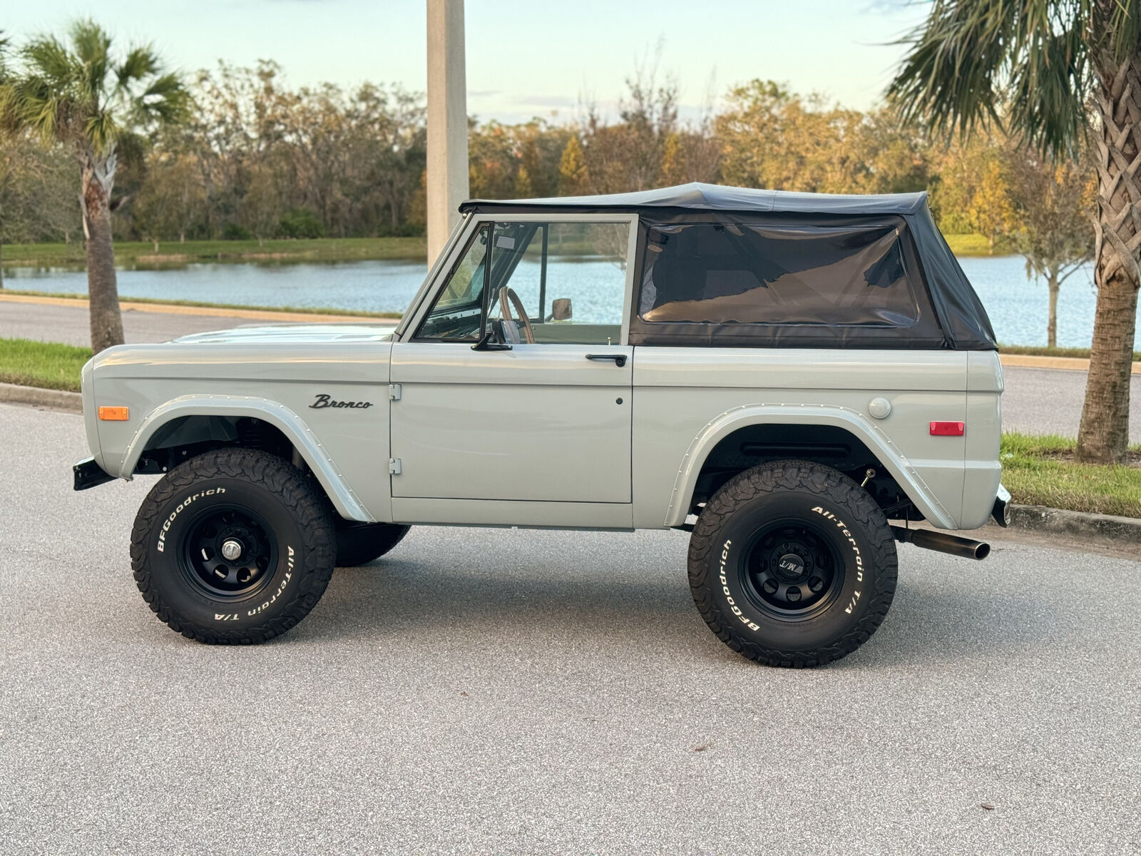 Ford-Bronco-1973-2