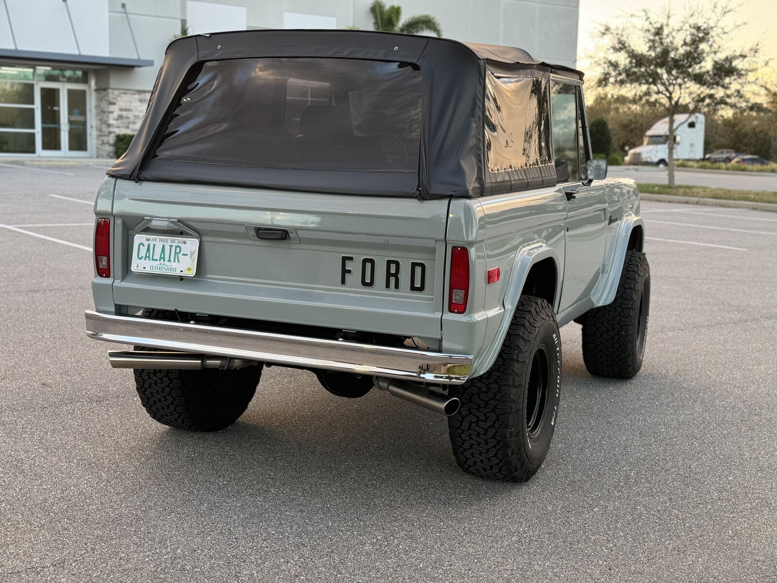 Ford-Bronco-1973-4