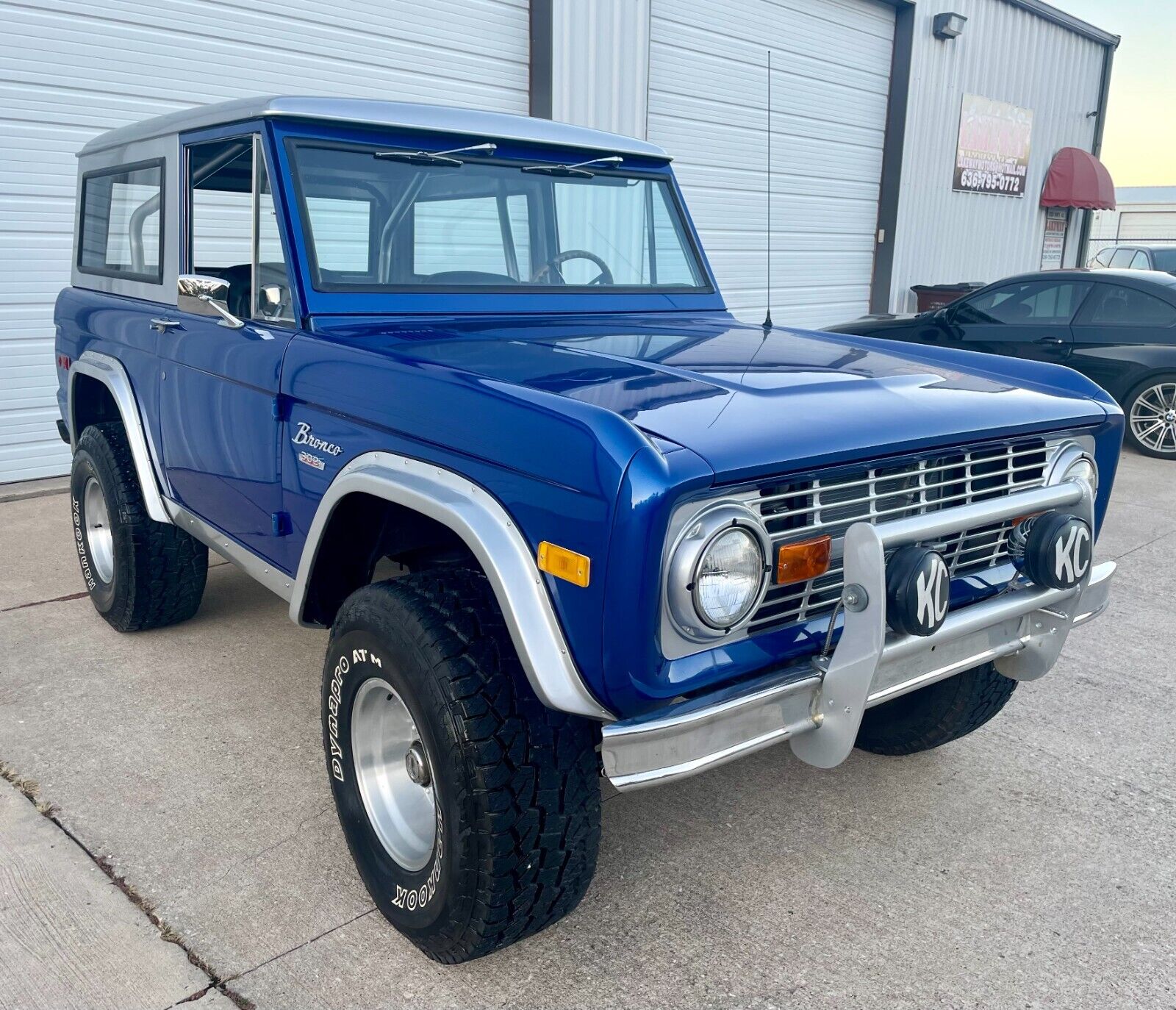 Ford-Bronco-1975-1