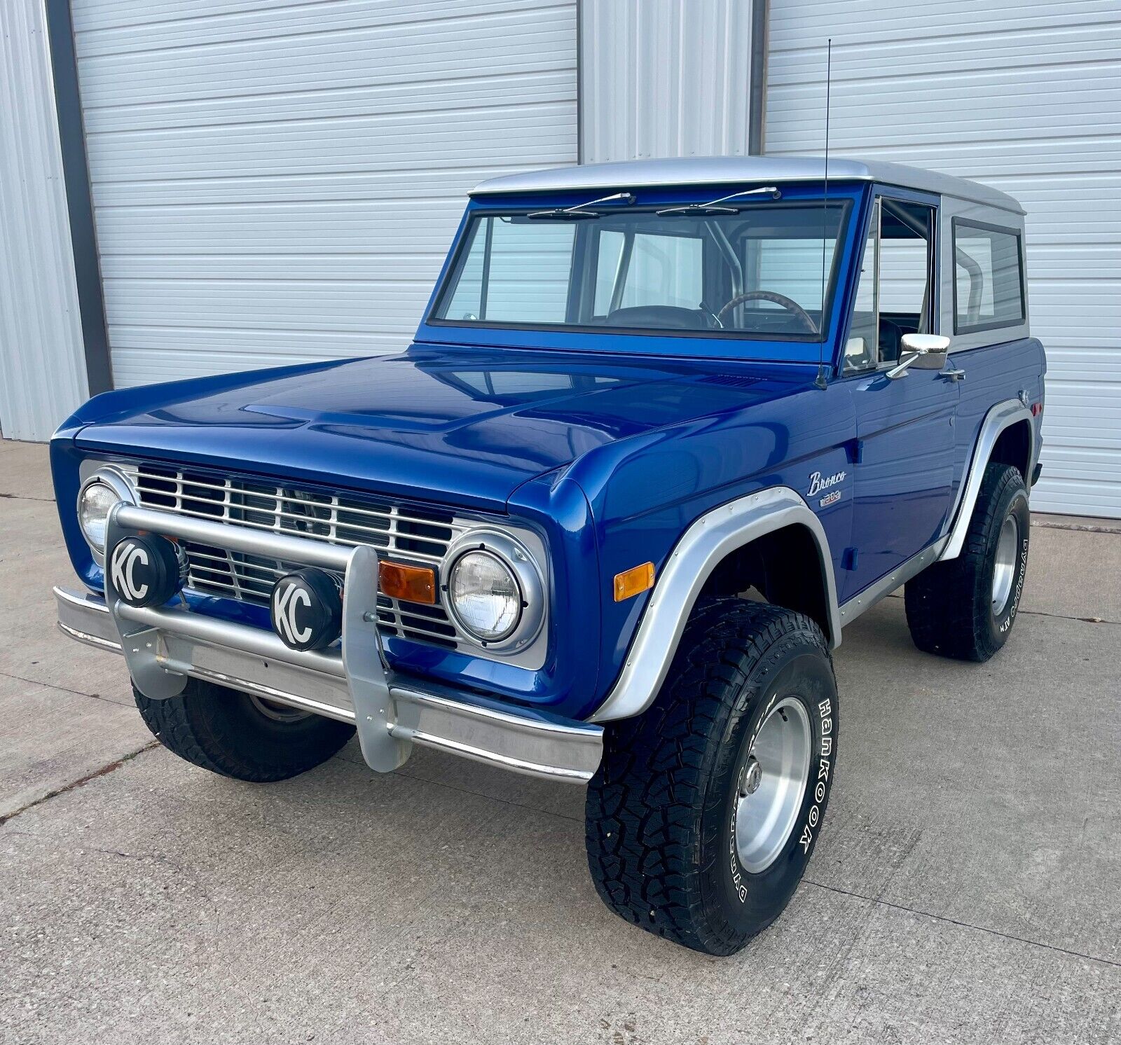 Ford-Bronco-1975-27