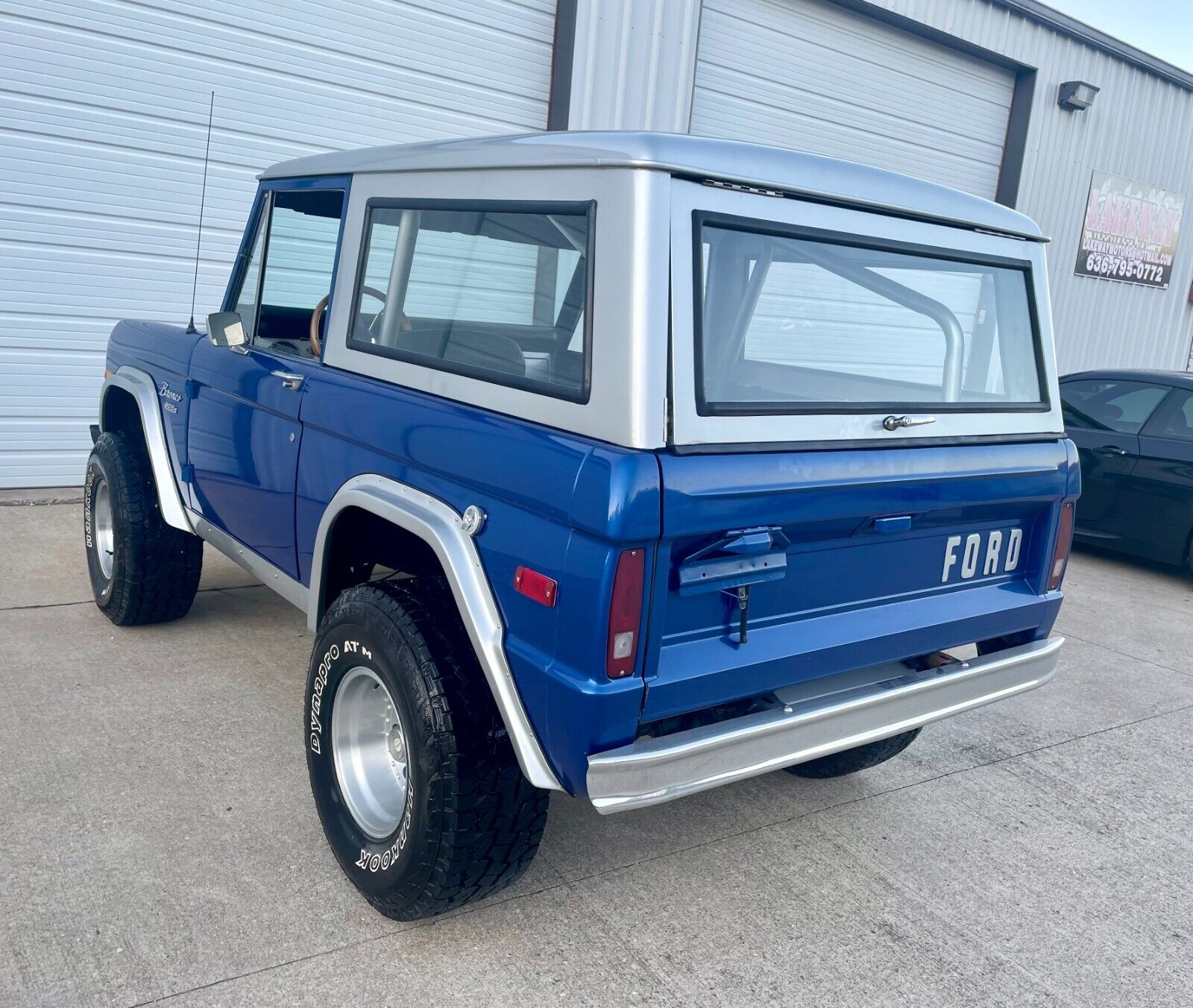 Ford-Bronco-1975-3