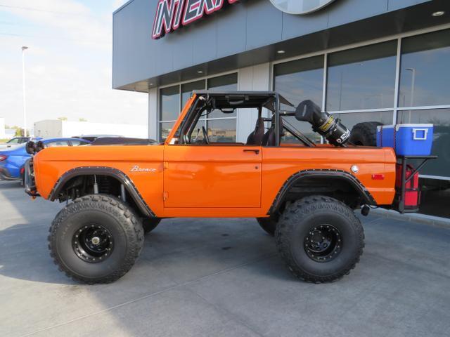 Ford-Bronco-1975-4