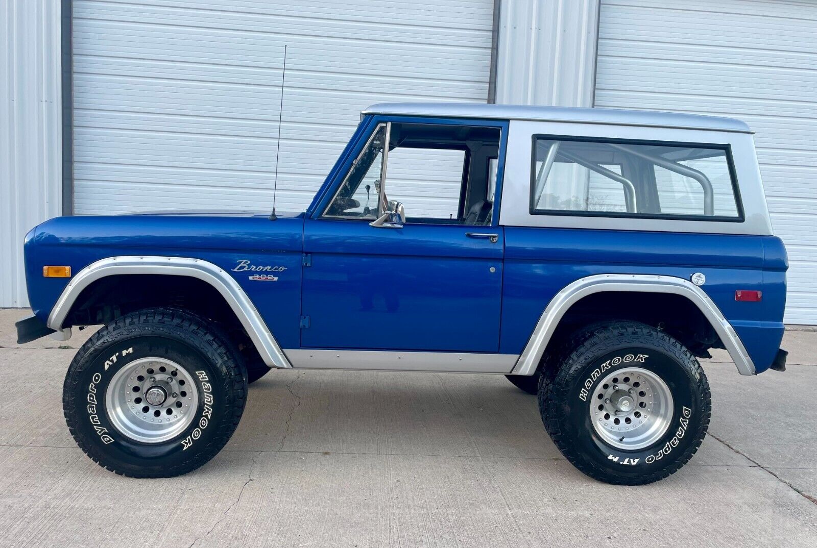 Ford-Bronco-1975-5