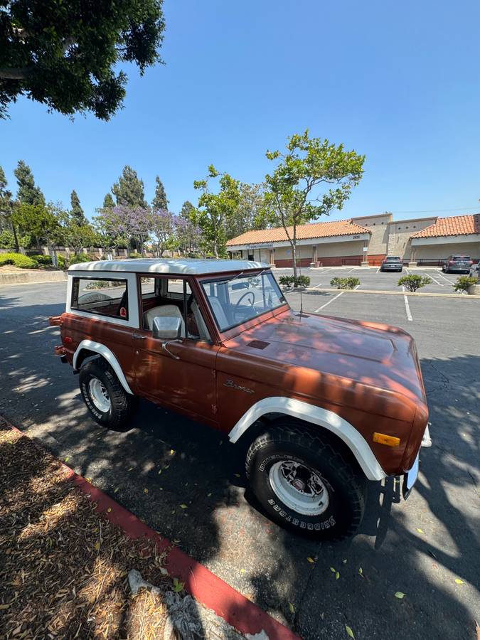 Ford-Bronco-1976-1