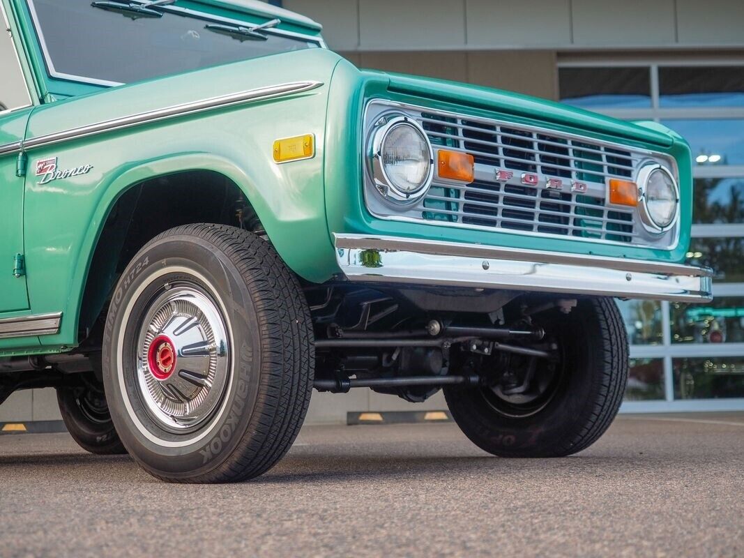 Ford-Bronco-1977-3