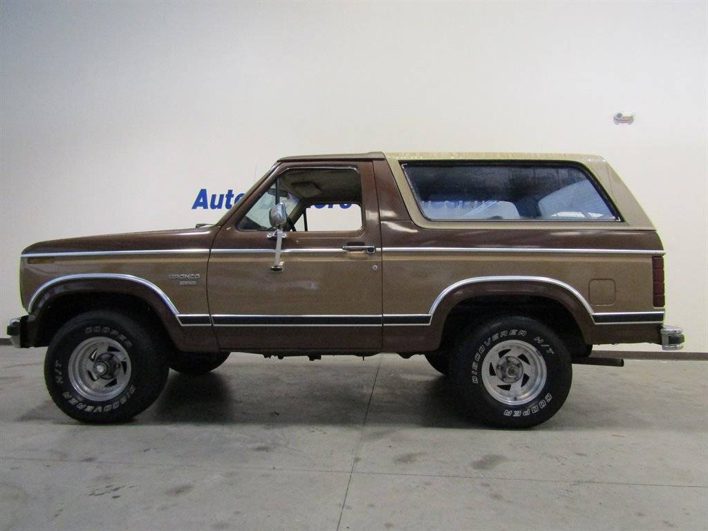 Ford-Bronco-1983-19